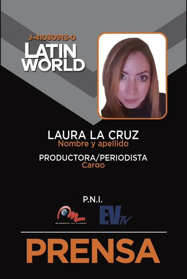 Credencial de prensa de Laura La Cruz como productora y periodista